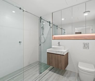 Stunning Designer Apartment with Panoramic City Views - Photo 6