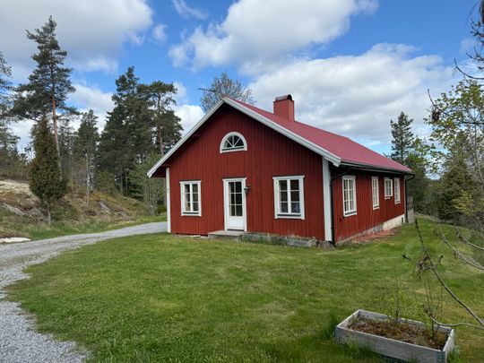 Hakunge Säteri, Brottby - Photo 1