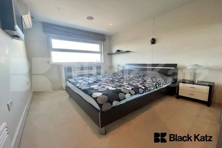 Highly desirable development, stunning roof terrace & 24 Hr. Concierge - Photo 4