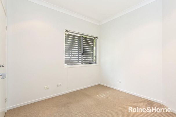 Chic 3 Bedroom Apartment with Two Levels of Living - Photo 1