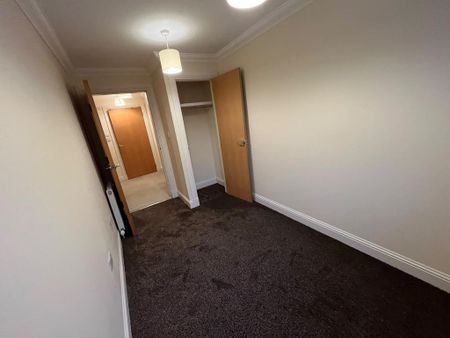 3 bedroom flat to rent - Photo 4