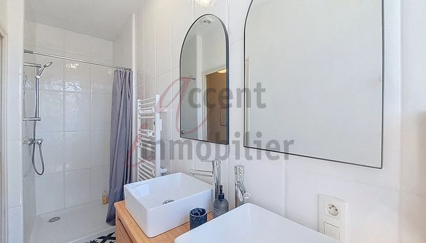 Noves : Maison de village avec terrasse, - Photo 1