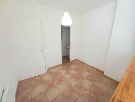 SAINT CHAMAS CENTRE VILLE APPARTEMENT T1, - Photo 2