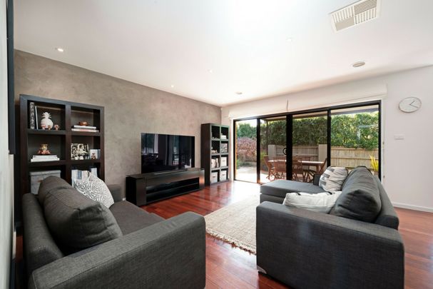 Executive Home Close To Town Centre - Photo 1