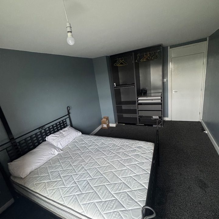 Room in a Shared Flat, Cottingley Heights, LS11 - Photo 1