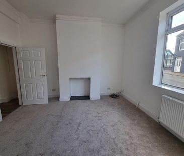 4 bedroom end of terrace house to rent - Photo 5