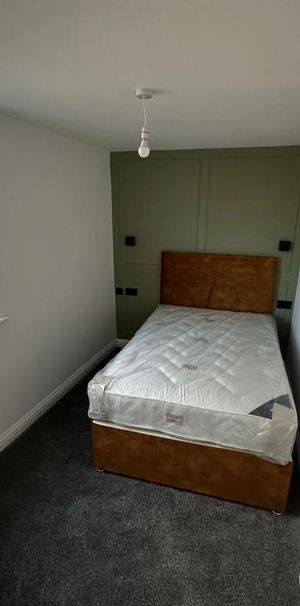 8 bedroom house share to rent - Photo 1