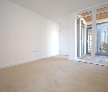 1 bedroom Flat To Let - Photo 2