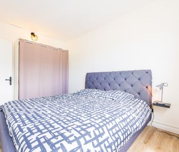 Location Appartement 1 pièce 76m² ST DENIS 97400 - Photo 2