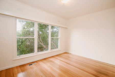 3 Bed, 1 Bath - Photo 5
