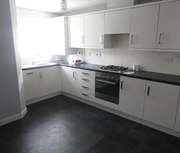 3 bedroom terraced house to rent - Photo 3