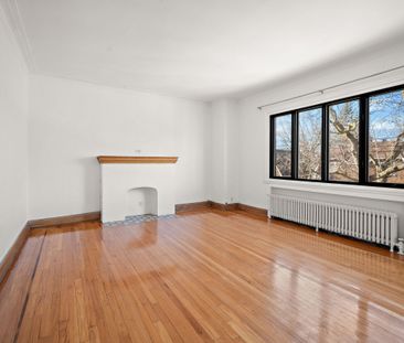 Logement rénové de 2 chambres à coucher plus bureau, semi-meublé. - Photo 2