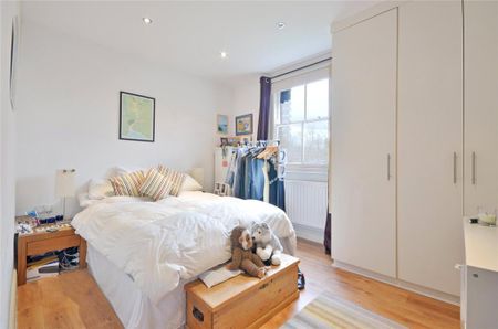 3 bedroom flat to rent - Photo 2