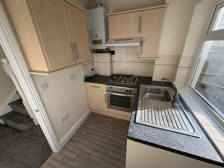 1 bedroom semi-detached house to rent - Photo 2