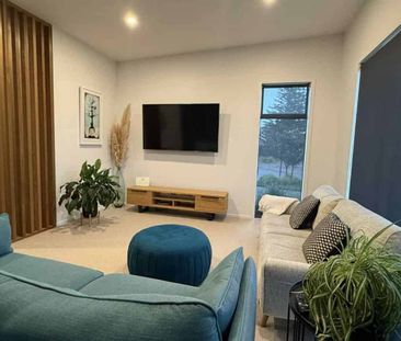 Executive three-bedroom home - Photo 4