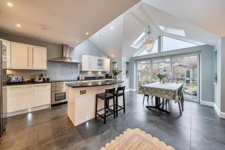4 bedroom terraced house to rent - Photo 3