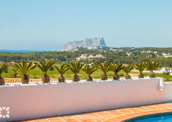 Rent villa MISTRAL