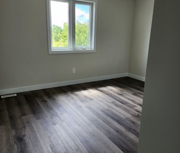 For Lease - 6825 Royal Magnolia Avenue, London South, Ontario - Photo 5