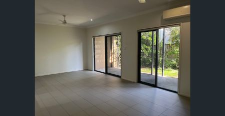 SPACIOUS TOWNHOUSE LOCATED IN WAKERLEY - Photo 2