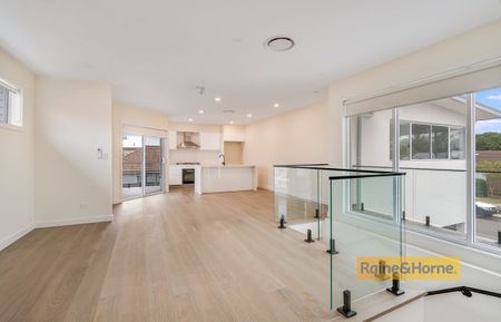 MODERN THREE BEDROOM TOWNHOUSE - Photo 4