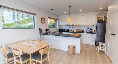 Upmarket three-bedroom home in Johnsonville - Photo 4