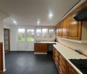 Upper Mealines, Harlow, Essex, CM18 - Photo 6