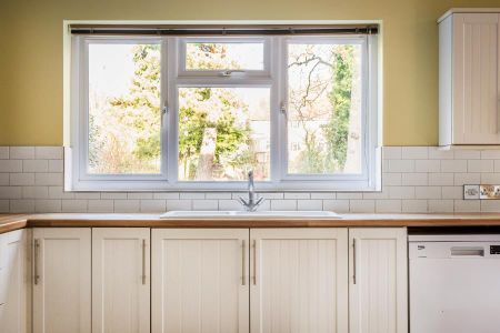 4 bedroom terraced house to rent - Photo 4