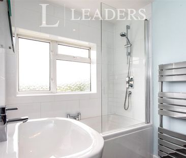 4 bedroom house to rent Coniston Way, Reigate, Surrey, RH2 - Photo 3