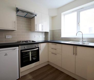 1 bedroom apartment to rent Chapel Road, Redhill - Photo 4