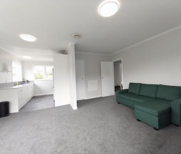 Sunny Fully Refurbished Flat in Newlands - Photo 1