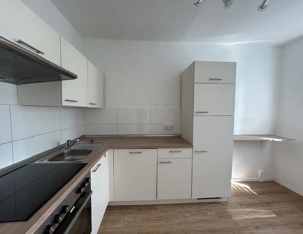 ---Sanierte 3-Raum Wohnung mit Einbauküche in Lusan--- - Photo 1