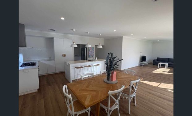 Luxury Meets Lifestyle - Photo 1