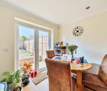 2 bedroom semi-detached house to rent - Photo 4