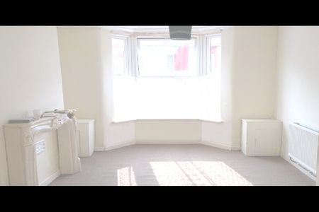 5 Bed Semi-Detached House, St Andrews Road, L4 - Photo 3