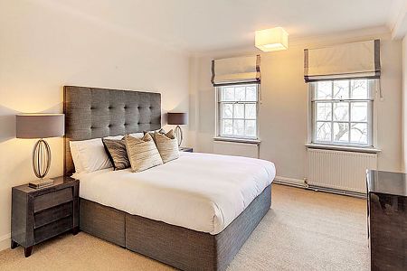 Bright two-bed, two-bath apartment in Chelsea, London SW3 - Photo 2