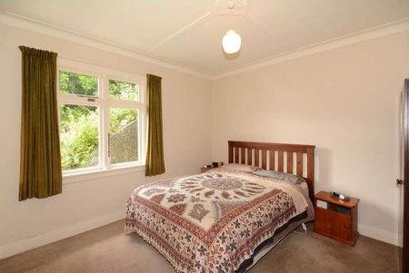 Three bedroom in Roslyn - Photo 5