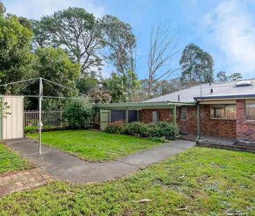 Stylish Two-Bedroom Unit in a Prime Location! - Photo 2