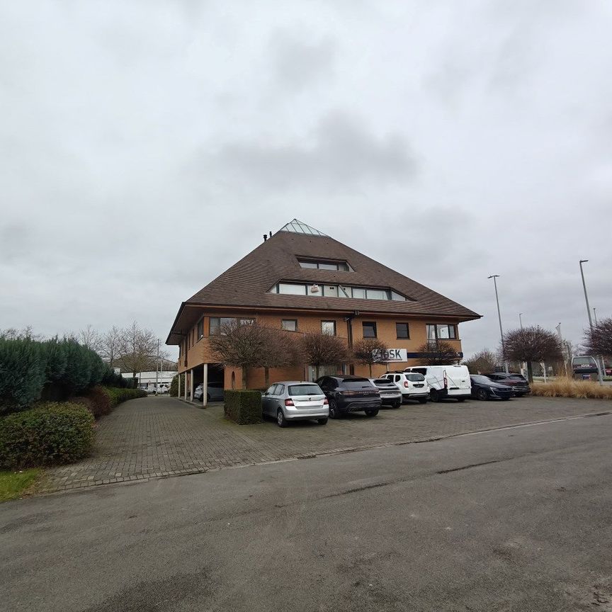 Appartement met terras en autostaanplaats op de tweede verdieping in Lokeren - Photo 1