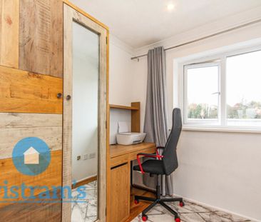 3 bed Flat for Rent - Photo 3