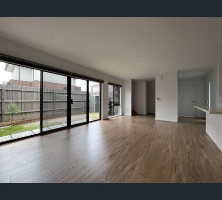 2/17 Bevan Avenue, Clayton South, Vic 3169 - Photo 1