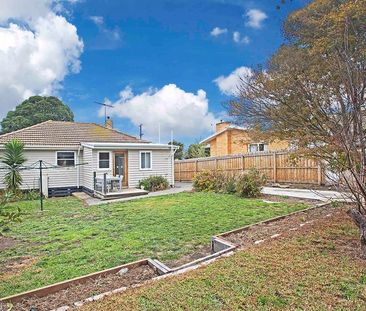 Wonderful Location, Perfect Family Home - Photo 2