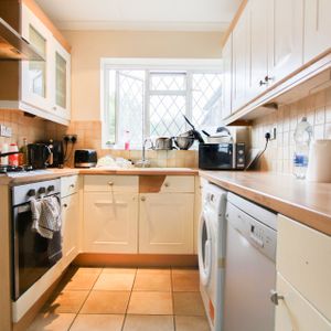 Dunley Drive, New Addington, Croydon, CR0 - Photo 2