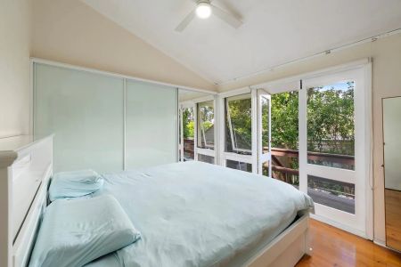 Sunlit Split-Level Townhouse Offering Space, Style & Convenience - Photo 2