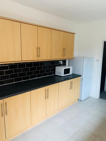 4 bedroom terraced house to rent - Photo 3