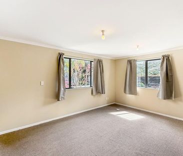 Spacious 8 bedroom home for rent in Kingsland! - Photo 5