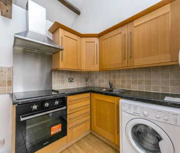 FLAT 4, 10C WESLEY STREET MORLEY LEEDS LS27 9ED - Photo 4