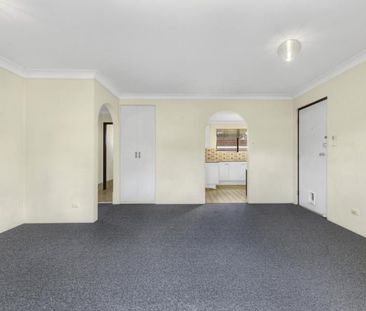 Cute Unit in Perfect Inner City Location - Photo 2