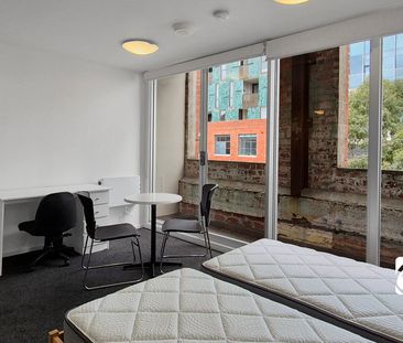 Furnished Studio Apartment – Prime North Melbourne Location - Photo 2