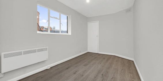 2 bedroom flat in Kentish Town - Photo 3