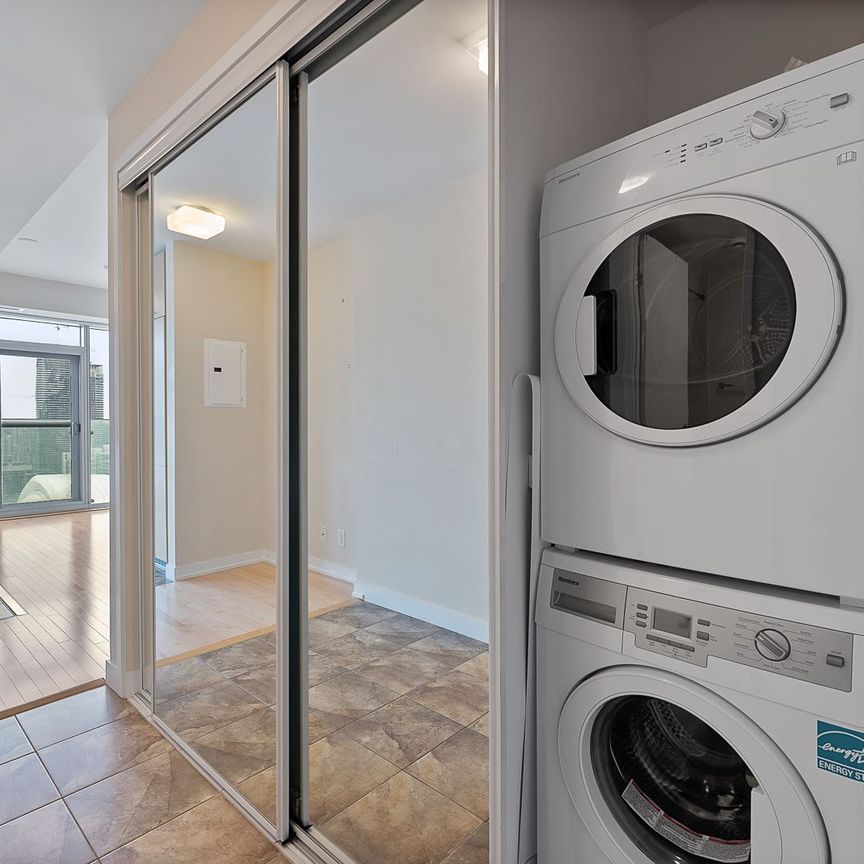 For Lease - 12 York Street Unit# 4205, Toronto, Ontario - Photo 1